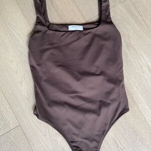Aritzia Babaton Brown Square neck bodysuit size M